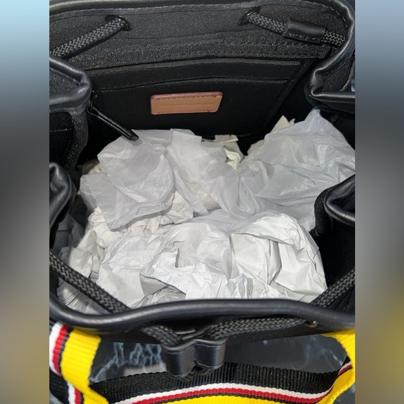 Tommy Hilfiger Drawstring Backpack Black Yellow Multicolored Strap AUTHENTIC NEW - Picture 10 of 11